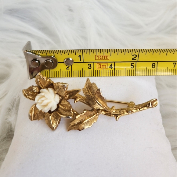 Vintage 2.5" White/Ivory Rose -Gold Plated- Floral Brooch Antique Jewelry - Picture 6 of 7